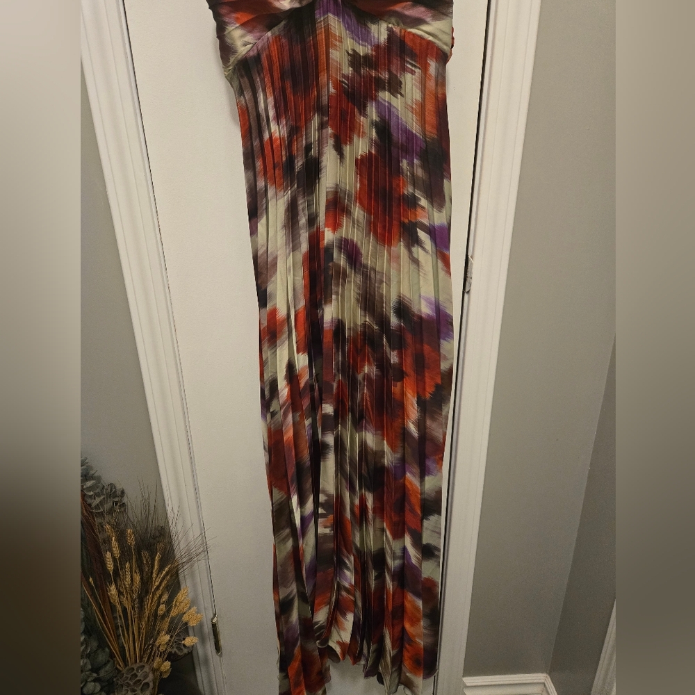 MNG (Bloggers Favorite) Pleated Satin Dress Size Small - Picture 7 of 13